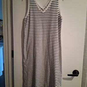 Time & Tru Striped V-Neck Sleeveless Maxi Dress - White & Black